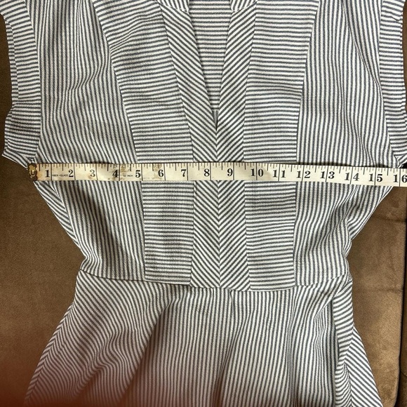 Monteau Los Angeles Women’s Grey and White Striped Peplum V neck Top size S - Picture 5 of 7